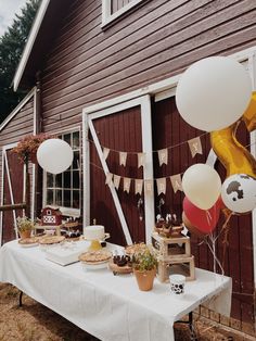 This photo contains a variety of pies and cupcakes as well as 2 white cakes across a white table as well as mini animal figures such as a pig, horse, cow, rooster, and a farm house to tie it all together. There are also balloons the color white, red and cow print on both ends of the table. Sibling Birthday Parties, Farm Theme Birthday, Farm Themed Birthday Party, Cowboy Birthday Party, Kids Themed Birthday Parties, First Birthday Themes, Cowboy Birthday, Farm Party, Farm Birthday