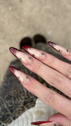 Aesthetic Christmas holiday nails #holiday #christmas #naildesign #nailart #sparkle #aesthetic #acrylic #trendy Aesthetic Holiday Nails, Grunge Christmas Nails, Y2k Christmas Nails, Christmas Naildesign, Christmas Nails Aesthetic, Christmas Holiday Nails, Sparkle Aesthetic, Nails Holiday, Holiday Nails Christmas