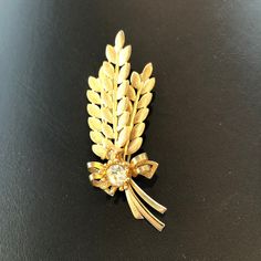 Elegant gold Sarah Coventry brooch.  From the Harvest collection, the etched gold tone heads of wheat are very detailed in this vintage brooch. The gold tone metal bow appears to encircle the branches.  The bow has two clear rhinestones which adds to the elegance of this brooch.  Wonderful condition.  All jewelry comes in a gift box. Shop all our vintage brooches go to https://www.Etsy.com/shop/Historicallyhers Heirloom Gold Brooch As Gift, Heirloom Gold Brooch For Gift, Vintage Gold Brooches For Formal Occasions, Vintage Gold Pins For Anniversary, Vintage Gold Brooch Pin, Vintage Gold Brooch Lapel Pin, Vintage Yellow Gold Brooch For Anniversary, Vintage Yellow Gold Brooch, Vintage Yellow Gold Brooch Pins