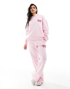 Sweatpants by Kaiia Part of a co-ord set Hoodie sold separately Elasticized waistband Side pockets Logo detail Regular fit Hoodie And Joggers Set, Core Clothes, Bubble Logo, Pink Tracksuit, Airplane Outfits, Wide Leg Joggers, Holiday Dress Outfit, Wide Leg Sweatpants, Sweat Set