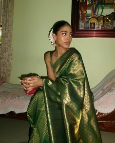 Orang India, Green Sari, Pani Puri, Desi Wear, Traditional Indian Dress, Desi Fashion Casual, Indian Dresses Traditional, Desi Clothes, Traditional Indian Outfits