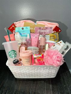 Pink Theme Gift Basket, Makeup Basket Gift Ideas, Pink Basket Gift Ideas, Girly Gift Baskets, Hamper For Mum, Yellow Gifts Basket, Birthday Baskets, Gift Basket For Her, Diy Gift Basket