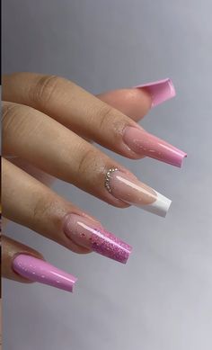 Pink Coffin Acrylic Nails Design, Nails Bailarina, Claire's Nails, Gel Acrylic Nails, Finger Nail Art, Winter Nails Acrylic, Nails Design With Rhinestones, Ombre Nail Designs