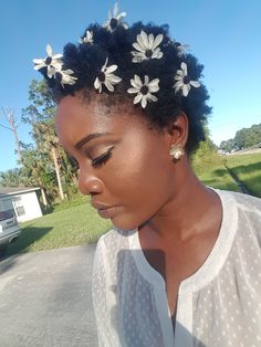 I love this cotton hair! Hair Jazz, Natural Hair Wedding, Natural Afro, Natural Hair Bride, Long Hair Tips, Cotton Hair, Flowers In Her Hair, Natural Hair Beauty, Long Natural Hair