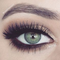 Beautiful smokey eye with gold, brown. Color Icon Eye shadow Trio Walking on Eggshells in #makeup #wetnwildbeauty More Green Eyes Art, Make Up Styles, Girl Brown Hair, Brown Hair Green Eyes, Gold Smokey Eye, Hair Green Eyes, Eyes Art, Art Angel