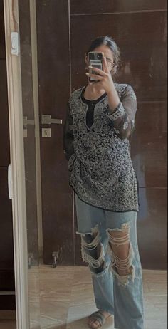 Kurta With Flared Jeans, Bollywood College Outfit, Girls In Kurti Aesthetic, Desi Kurta Aesthetic, Desi Fits Casual, Kurta Outfits For College, Casual Kurtis For College, Aesthetic Kurti Outfits, Desi Casual Outfits