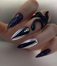 Bling Nail Art, Midnight Rose, Hello Nails, Fancy Nails Designs, Studded Nails, Black Nail Designs, Nail Polish Designs, Nail Designs Spring, Bling Nails