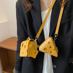 Small Leather Accessories, Types Of Purses, Novelty Purses, Triangle Bag, Pu Leather Bag, Trendy Shoulder Bag, Unique Bags, New Fashion Trends