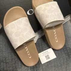 Pink Coach Shoes, Coach Slides Outfit Ideas, Coach Sandals Outfit, Coach Slides Outfit, Coach Outfits Women, Coach Shoes Outfit, Coach Women Shoes, Cute Slides For Women