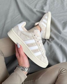 Cream Adidas Campus, White Adidas Campus, White Campus 00s, Beige Campus 00s, Beige Adidas Campus, Adidas Beige Sneakers, Adidas Campus 00s Beige, Adidas Campus 00s White, Adidas Campus Outfit