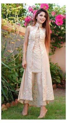 Trendy Outfits Indian, Gaun Fashion, Pakistani Dresses Casual, Pakistani Fashion Party Wear, Salwar Kamiz, Trendy Dress Outfits, Kurti Designs Party Wear, Pakistani Bridal Dresses, Designer Party Wear Dresses