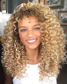 Curly Hair Crochet, Loose Curls Long Hair, Cute Hairstyles For Curly Hair, Curls Long Hair, Easy And Cute Hairstyles, Curly Hair Celebrities, Curling Iron Size, Deep Curly Wig, Jena Frumes