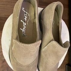 Brand New Never Worn Loafer!! Casual Closed Toe Slip-ons With Brogue Detailing, Casual Suede Slip-ons With Brogue Detailing, Casual Suede Slip-on Oxfords, Casual Slip-on Suede Oxfords, Casual Brogue-detailed Closed Toe Slip-ons, Free People Shoes, Flat Shoes Women, Loafer Flats, Free People