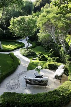 Classical Garden Design, Landscape Garden Ideas, Luxury Landscape Design, Beautiful Gardens Landscape, Small Garden Ideas, Beautiful Home Gardens, Design Hacks, Back Garden Design, Luxury Garden