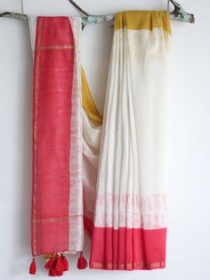 Saree Reference, Business Photography Ideas, Saree Pictures, Block Printed Sarees, Indigo Saree, Auto Rickshaw