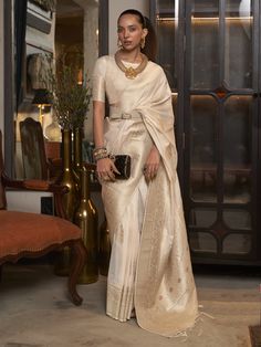 Off-White Wedding Wear Saree Off White Banarasi Saree, White Banarasi Saree, White Silk Saree, Sarees Ideas, Mummy Papa, Off White Saree, Reception Saree, Sari Design, Awards Night