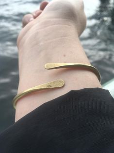 || Brass Bangle Bracelet For Everyday Wear, Minimalist Hand Forged Brass Bracelets, Everyday Brass Bangle Cuff Bracelet, Hammered Bronze Brass Bracelets, Mens Copper Bracelet, Hammered Bracelet, Bracelet Stacking, Brass Bangle, Brass Bracelet