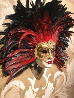 Hanad Made in paper mache,decorated with gold leaf,acrylic colors,oil colors,crequele tecnique and real feather of rooster. It is perfect for any masquerade party, Halloween costume, pro or event in Venice or elsewhere during Carnival. This mask can be gently bent to form to your face and ties in the back with two soft matching ribbons. Since the mask is handmade, your mask could be lightly different from the one in the picture. Size: one-size This kind of mask is also perfect as in interior des Venice Mask, Half Mask, Venetian Mask, Masquerade Party, Costume Mask, Party Halloween, Picture Size, Paper Mache, Acrylic Colors