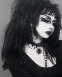 Tradgoth Hair, Tradgoth Makeup 80s, Trad Goth Women, Trad Goth Makeup Looks, Trad Goth Hairstyles, Bats Nest Hair, 80s Goth Makeup, Hot Goth Makeup