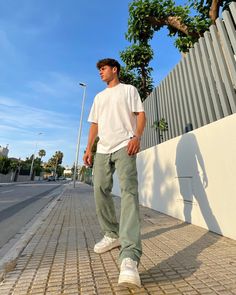 Casual Mens Summer Outfits, Zara Men Outfits Summer 2024, Aesthetic Clothes For Boys, Street Style Aesthetic Men, Men’s Summer Outfits, Beach Fits Men, Mens Style Summer, Outfits For Men Summer, Dude Fits