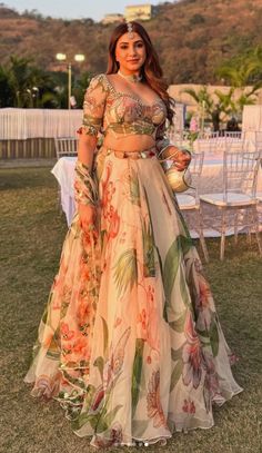 chic floral lehengas, fashion, girlish floral lehengas, white green and pink floral print lehengas, stylish lehengas, silver embroidery lehengas, pearl choker and tikka, party makeup look, indian ethnic wear, idian bridesmaid outfit, indian bridesmaid look, aesthetic in frame - aashnashroff Bridesmaid Reception Outfits, Lehnga For Sister's Wedding, Indian Lehenga Modern, Haldi Look For Bridesmaid, Modern Indian Wedding Outfits Sisters, Mehendi Outfits For Bridesmaid, Sagai Outfit, Aesthetic Lehengas, Floral Indian Outfit