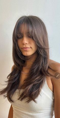 Low Bangs Hairstyles, Medium Hair With Long Layers And Curtain Bangs, Haircuts For Head Shapes, Popular Mid Length Hair For Women, Messy Bangs Haircut, Hairstyles For Rounded Faces, Bangs On Brunette Hair, Full Fringe With Layers, Haircut Side Part For Women