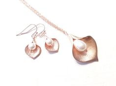 Mother Gift, Calla lily Necklace, Calla Earring, Lily Necklace, Mom, Grandma,Sister, statement necklace, Bridal Jewelry, Brides maid Gift Wedding Teardrop Metal Necklaces, Wedding Teardrop Metal Necklace, Gold Jewelry Sets For Mother's Day Formal Occasion, Brass Pearl Drop Jewelry Gift, Pearl Drop Brass Jewelry For Gift, Mother's Day Metal Jewelry With Matching Earrings, Valentine's Day Teardrop Jewelry Set With Matching Earrings, Brass Jewelry Sets With Matching Earrings As Gift, Elegant Brass Jewelry For Valentine's Day