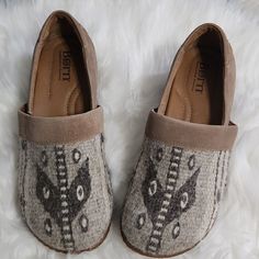 Nwot. Ladies Bailie Tan Birch Tribal Closed Back Clogs In A Sz. 7. Slip On With A 1.5 " Heel. Comfortable Closed Toe Slip-ons For Fall, Beige Slippers With Woven Sole And Round Toe, Comfortable Slippers With Woven Sole And Round Toe, Casual Clogs With Medium Width And Flat Heel, Comfortable Clogs With Rubber Sole And Round Toe, Comfortable Clogs With Soft Sole And Round Toe, Comfortable Closed Toe Clogs With Soft Sole, Casual Slip-on Clogs With Soft Sole, Casual Clogs With Almond Toe Medium Width