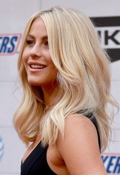 mid length hair... just like this for the wedding! But with a floral crown, duh. And less bleach blonde. Shoulder Length Wavy Hair, Simple Hairstyles, Hairstyles Women, Mid Length Hair, Great Hair, Length Hair, Gorgeous Hair