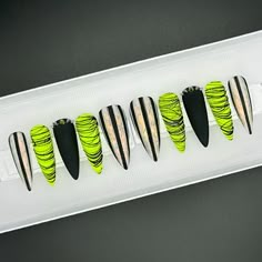 Neon Green Black Nails, Neon Black Nails, Neon Green Halloween Nails, Beatle Juice Nail Art, Black Nails Y2k, Neon Yellow Nail Art, Glam Halloween Nails, Horror Nails Acrylic, Green And Black Nails