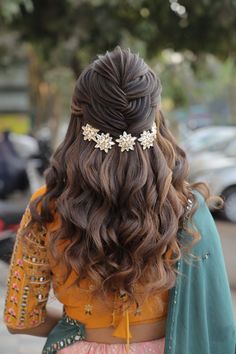 Curly Hairstyles For Brides, Hairstyles For Brides, Reception Hairstyles, Hairstyle Videos, Hair Academy, Hair Style Vedio, Curls For Long Hair