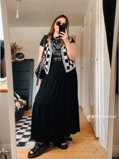 Fall Outfits Millenial, Black Skirt Boho Outfit, Grunge Church Outfit, Casual Goth Outfits Women, Whimsigoth Summer Outfits, Earthy Summer Outfits, Goth Teacher Outfits, Edgy Business Casual, Eco Goth