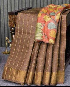 Kalamkari Work Blouse, Silk Saree Blouse Designs Patterns, Kalamkari Blouse, Tussar Saree, Saree Beautiful, Beautiful Sarees, Silk Quilt, Silk Saree Blouse Designs, Kalamkari Saree