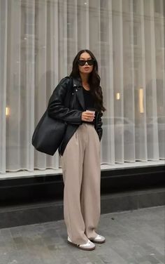 Europe Outfit Ideas Fall, Aw24 Fashion Trends Women, Autumn Trousers Outfit, Women’s Autumn Outfit Ideas, Fall Fashion Nyc Street Style, Women’s Style Fall 2024, Women’s Fall Outfit Ideas 2024, Cute Work Outfits Fall, Trouser Fall Outfits