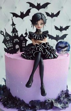 Wednesday Cake Ideas, Wednesday Addams Birthday Party, Wednesday Addams Birthday, Barbie Dress Cake, Wednesday Birthday, Scary Cakes, Diy Wedding Cake