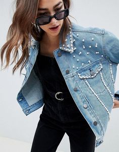 Jacket Ideas For Women, Denim Jacket Ideas, How To Wear Denim Jacket, Denim Jacket Embroidery, Outstanding Outfits, Cool Denim, Jacket Ideas, Pearl Embellishment