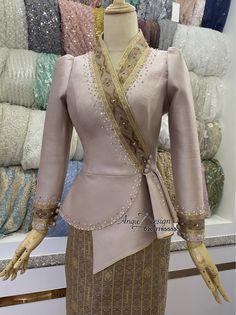 Myanmar Fashion, Baju Kahwin, Kebaya Modern Dress, Detail Couture, Burmese Clothing, Kebaya Dress, Traditional Dresses Designs