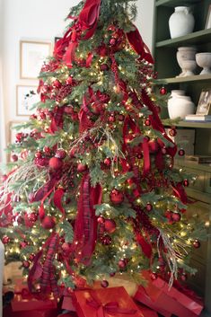 2022 Christmas Family Room Tour - Christmas Family Room, Red Christmas Decor, Red Christmas Tree, 2022 Christmas, Red Ornaments, Vintage Tree