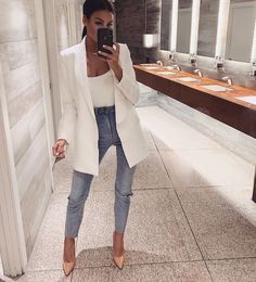 White Blazer Outfits, Chique Outfit, Pastel Outfit, Classy Fashion, Boys Fashion, Blazer With Jeans, Professional Outfits