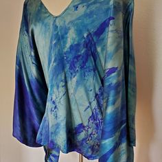 New Hand Painted Silk Caftan. One Of A Kind And Versatile For Casual Or Formal Occasions. This Will Fit Multiple Sizes. You Can Alter The Side Seam To Make It More Fitted If Desired. Easy Care, Machine Wash On Delicate, Cold Water Gentle Detergent Or Shampoo And Hang Dry. Camilla Style Beach Caftan Kaftan Top Coverup Travel Beach Resort Wear Runway Summer Holiday. Tie Dyed Green Blue Purple Navy Aqua Indigo Powder Blue Bohemian Designer Beach Party Or Lounge Wear Travel Boho Jetset Gypset Holida Blue Relaxed Fit V-neck Tunic, Blue Silk V-neck Blouse, Blue Tunic With Kimono Sleeves For Spring, Bohemian Blue Silk Tops, Bohemian Blue Relaxed Fit Tunic, Blue Bohemian Top With Kimono Sleeves, Blue Tunic With Kimono Sleeves, Blue Tops With Kimono Sleeves, Blue Bohemian Hand Dyed Top