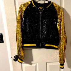 Nwt Daisy Jacket Size M/L Black And Gold Sequins Halloween Bling Hooded Outerwear For Fall Costume Party, Black Party Outerwear For Halloween, Black Halloween Party Outerwear, Hooded Fall Party Outerwear, Long Sleeve Sequined Outerwear For Fall, Hooded Costume Outerwear For Fall, Trendy Long Sleeve Halloween Outerwear, Casual Fall Outerwear With Sequins, Fitted Hooded Party Outerwear