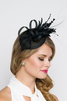 "\"Arianna\" Black Fascinator This season, sophisticated fascinators stole the show on the runways. Fascinators can be a little intimidating. But this cute little fascinator will help you overcome that fear. It perfectly lands the look, thanks to its mesh sinamay, frilly feathers, and loopy mesh ribbons. No matter the occasion, you will fit in with the fascinator craze with this simple yet stylish head-piece. Add Men's Matching Bow Tie: Don't you dare get caught mismatching your sweetie's favori Fascinator Hats Outfit, Black Wedding Guest Dresses, Evening Hat, Pretty Hats, Black Fascinator, Derby Fascinator, Hat Fascinator, Cocktail Hat, Fascinator Hat