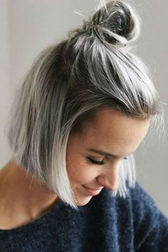 Cheveux gris : les coiffures cheveux gris pour femme Short Hair Balayage, Trendy Hair Color, Hair Color Highlights, Penteado Cabelo Curto, Hair Color Dark, Grey Hair, Ombre Hair