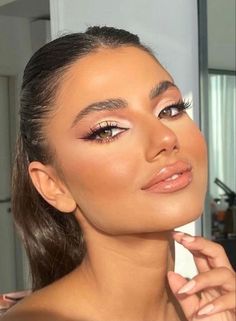 Professional Make Up Look, Gold Soft Glam Makeup, Champagne Makeup Look, Shoot Makeup, Bridesmaid Stuff, Spring Dance, Middleton Wedding, Natural Prom Makeup