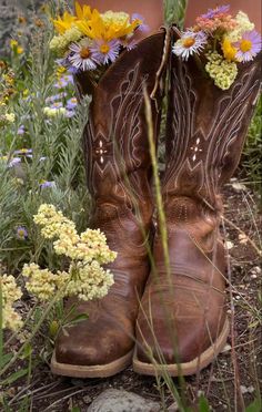 Cowgirl Boots With Flowers In Them, Boots Aesthetic Pictures, Vintage Farmgirl Aesthetic, Classy Country Aesthetic, Western Core Aesthetic Outfits, Cowgirl Boot Photoshoot, Country Western Aesthetic, Cottagecore Western Aesthetic, Coquette Country Aesthetic