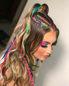 Glow Party Outfit, Festival Hair Trends, Neon Party Outfits, Make Carnaval, Rave Hair, Fest Outfits