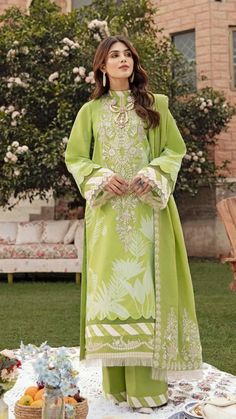 Lace Dress Design, Pakistani Party Wear, Fashion Week Outfit, Salwar Kamiz, Lawn Dress, Uk Clothing, Salwar Kameez Designs