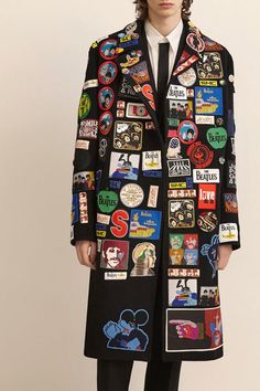 12 patch ideas beyond jackets and bags – Goodordering Mod Culture, Camp Aesthetic, Modern Grunge, Reworked Clothes, Patch Ideas, Patches Fashion, Fashion Statements, Recycled Fashion, Upcycled Fashion