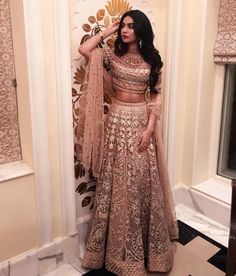 भारतीय दुल्हन संबंधी, Outfit Poses, Orang India, डिजाइनर कपड़े, Lehnga Dress, Gaun Fashion, Indian Bridal Dress, Desi Clothes, Indian Lehenga