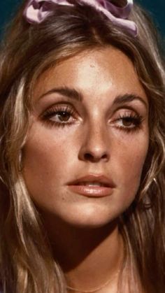 60s makeup inspo 70s Makeup Glam, Soft 70s Makeup, 60s Glam Makeup, Late 60s Aesthetic, Decades Makeup, 1970 Makeup, 60s Editorial